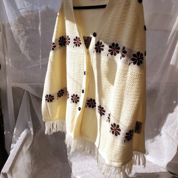 Baltic Cream Knit Cape - Picture 2 of 8